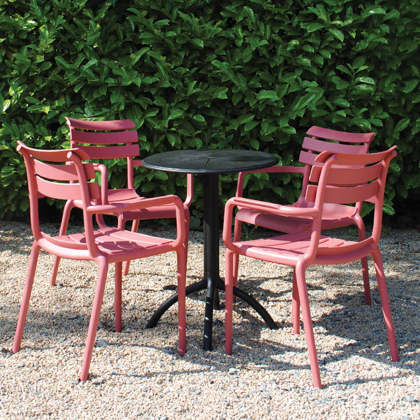 4 Seater Octopus Round Table Black with Paris Chairs in Marsala