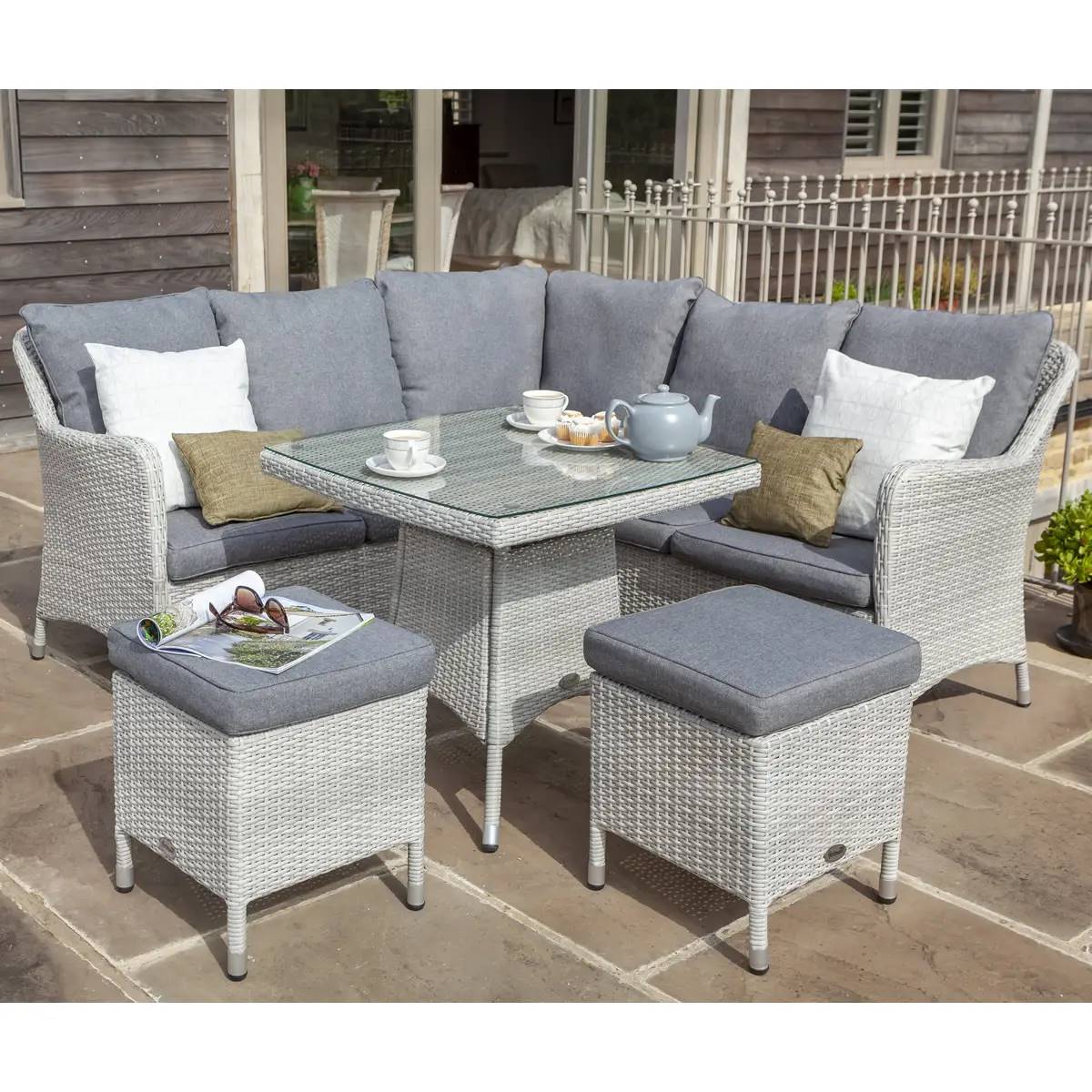 Curve Square Casual Dining Set by Hartman