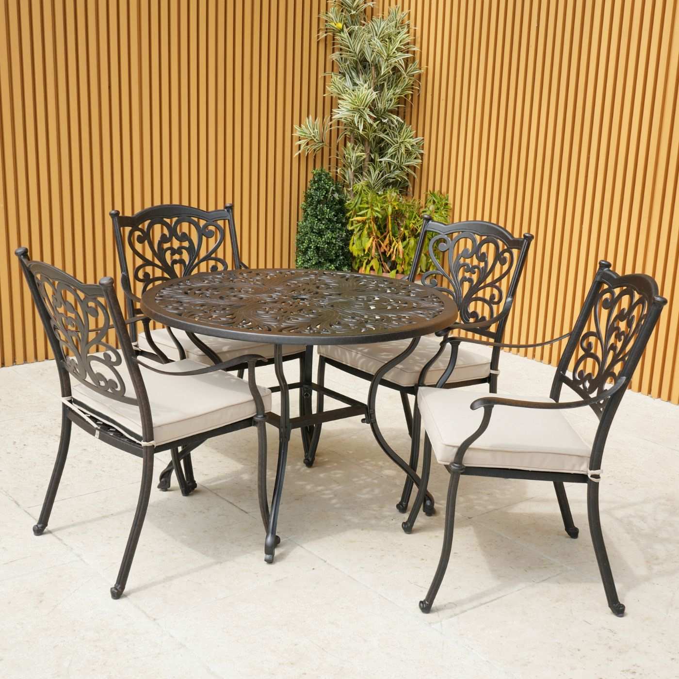 Sapphire Hampshire 4 Seat Round Cast Aluminium Set - Bronze
