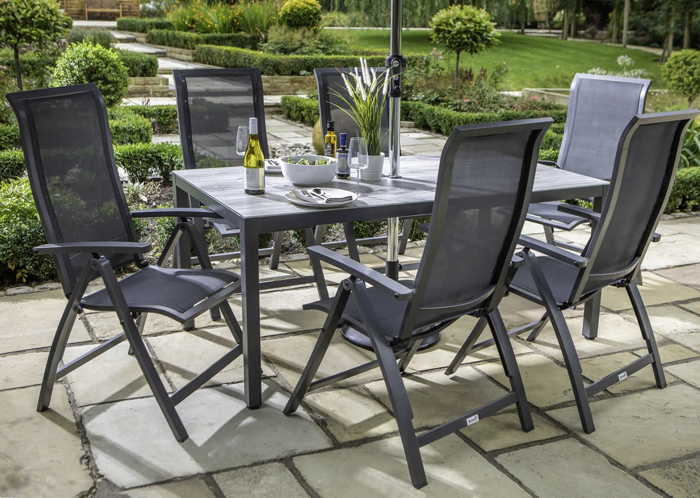 Outdoor dining deals set reclining chairs