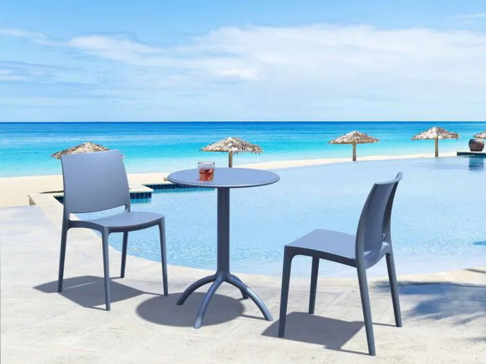 2 Maya Chairs with Octopus Round Table in Grey