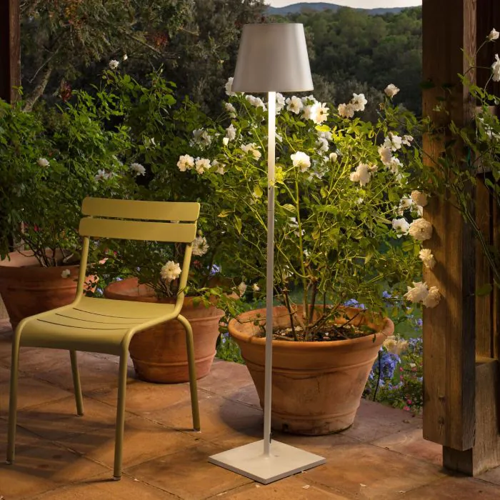 Faro TOC White Floor Lamp LED - 4.5W - Beside Chair Faro TOC White Floor Lamp LED - 4.5W - Beside Chair
