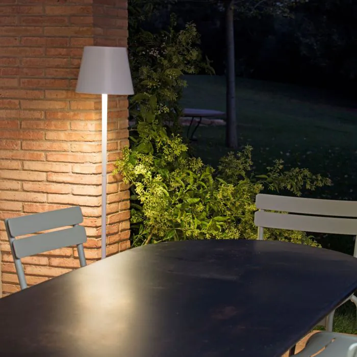 Faro TOC White Floor Lamp LED - 4.5W - Beside Wall Faro TOC White Floor Lamp LED - 4.5W - Beside Wall