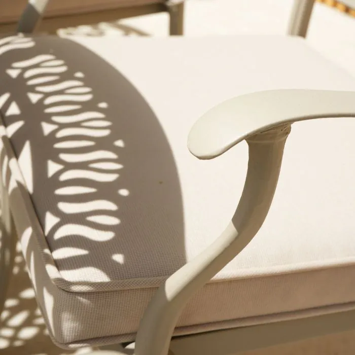 Hampshire 8 Seater Oval Cast Aluminium Set in Sahara