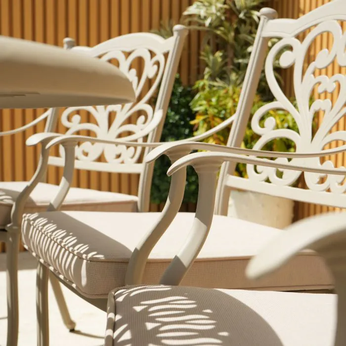 Hampshire 8 Seater Oval Cast Aluminium Set in Sahara