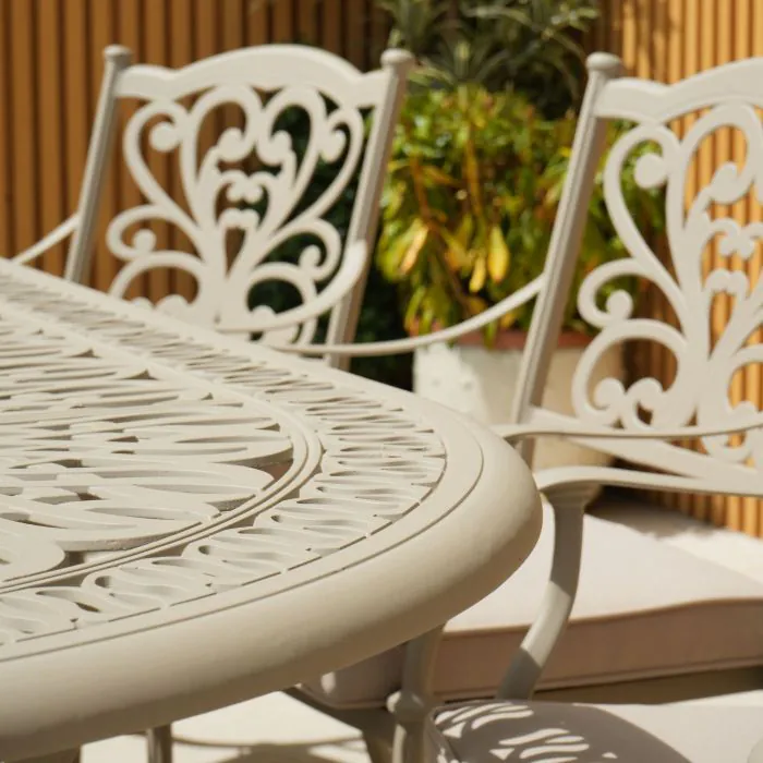 Hampshire 8 Seater Oval Cast Aluminium Set in Sahara