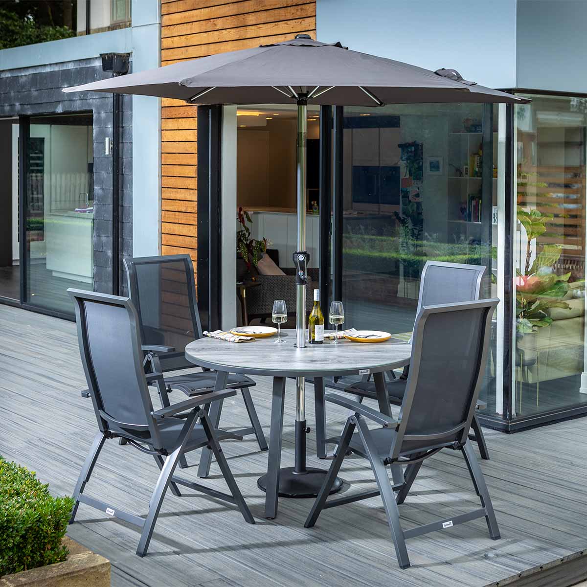 Vienna 4 Seat Reclining Round Dining Set with Parasol and Base